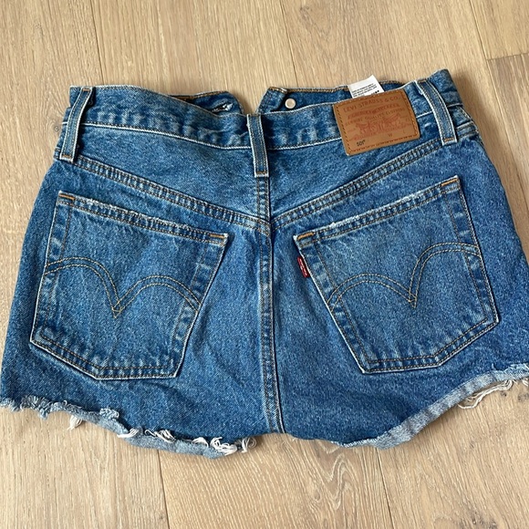 Levi’s jean shorts - Picture 2 of 3
